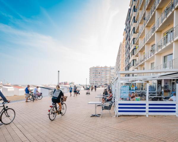2 Slaapkamer Appartement Op De Zeedijk Van Oostende. Экстерьер фото