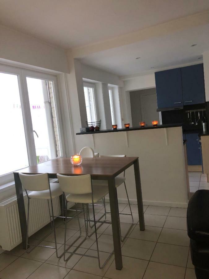 2 Slaapkamer Appartement Op De Zeedijk Van Oostende. Экстерьер фото
